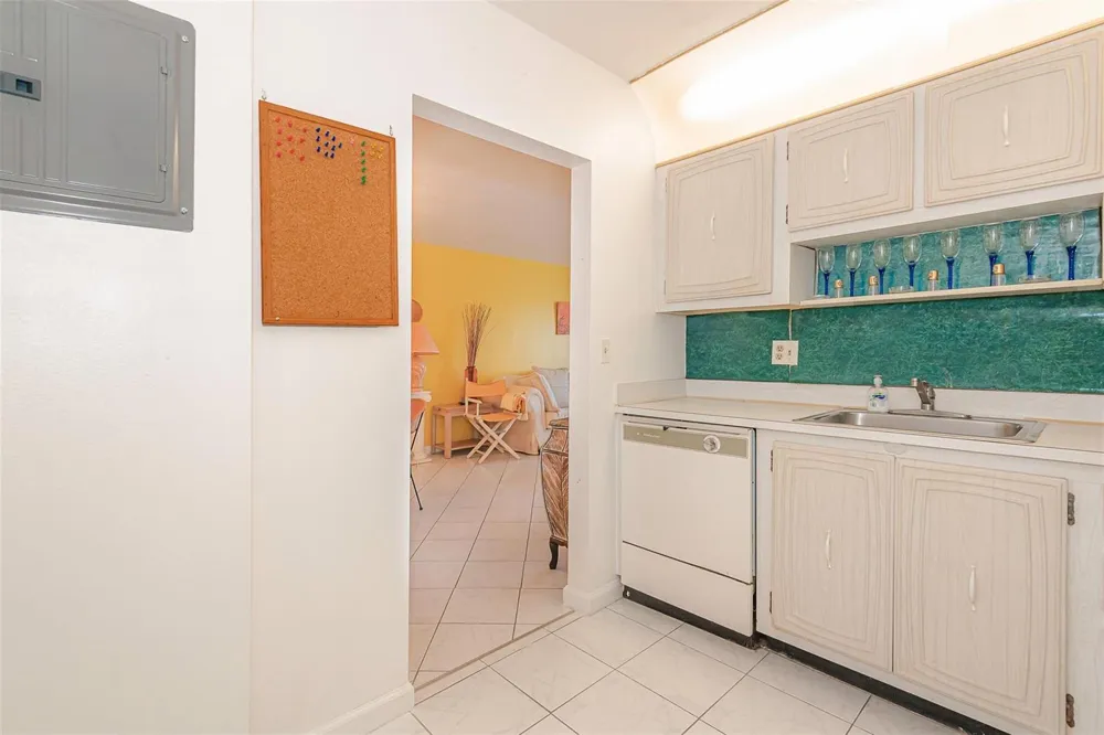 2861 Somerset Drive #317 Lauderdale Lakes, FL 33311