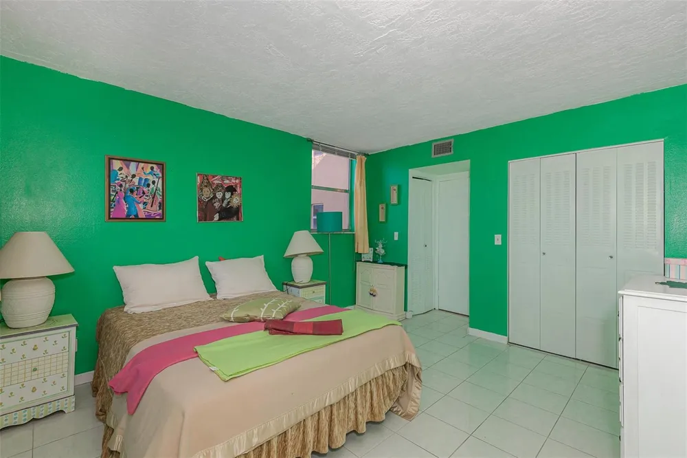 2861 Somerset Drive #317 Lauderdale Lakes, FL 33311