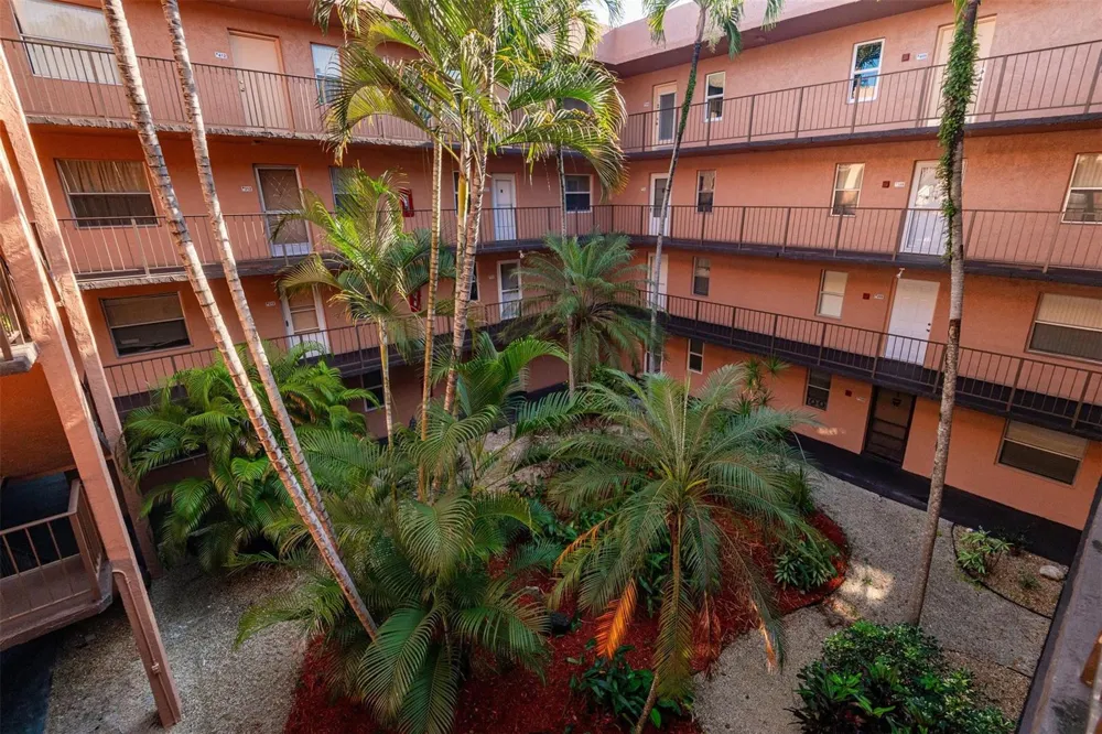2861 Somerset Drive #317 Lauderdale Lakes, FL 33311