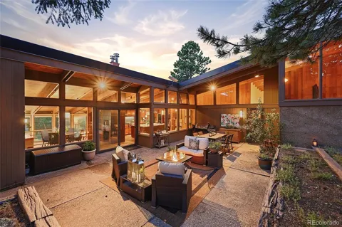 32042 Horseshoe Drive