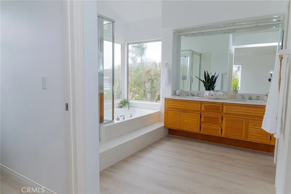 13382 S Presidio Tustin, CA 92782