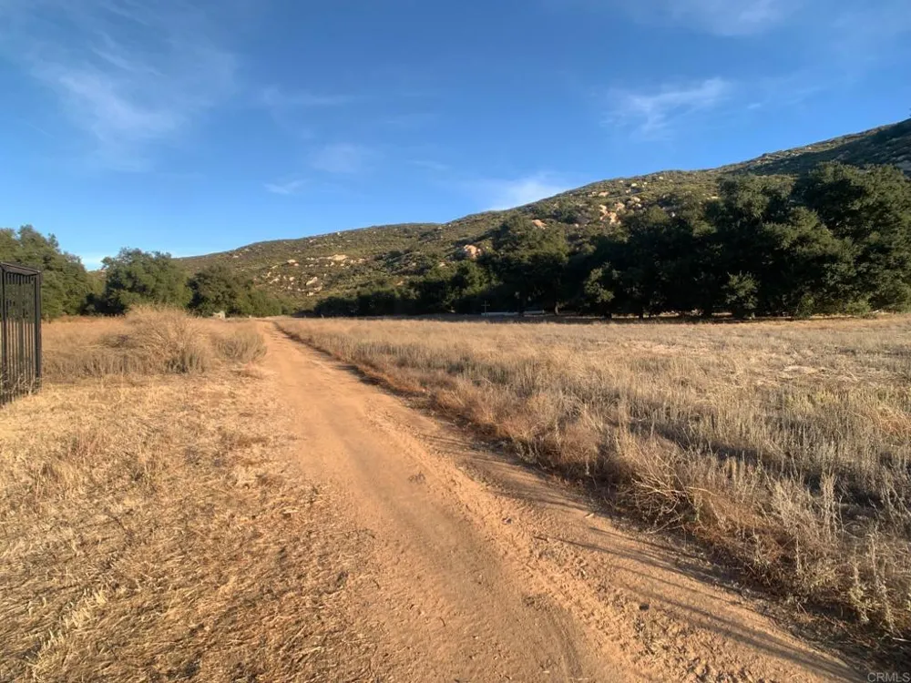 24352 Featherstone Canyon Rd Lakeside, CA 92040