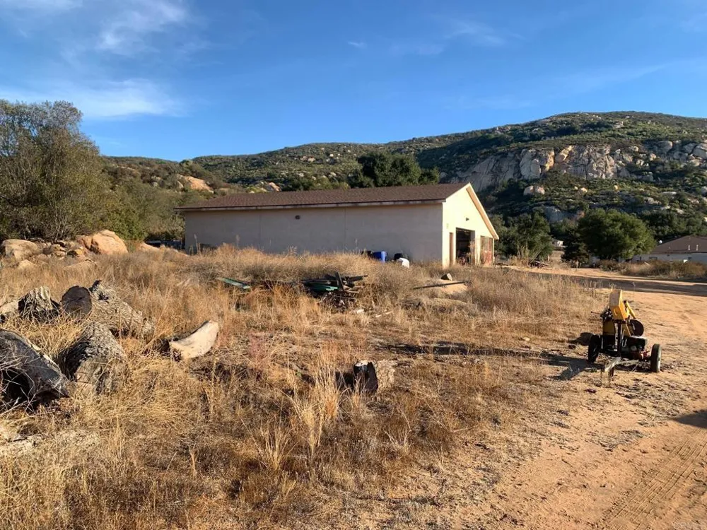 24352 Featherstone Canyon Rd Lakeside, CA 92040