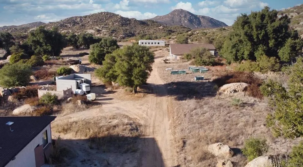 24352 Featherstone Canyon Rd Lakeside, CA 92040