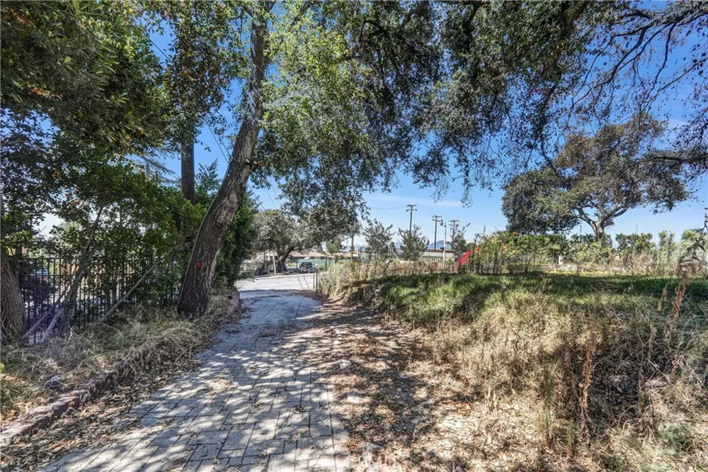 1085 Rubio Altadena, CA 91001