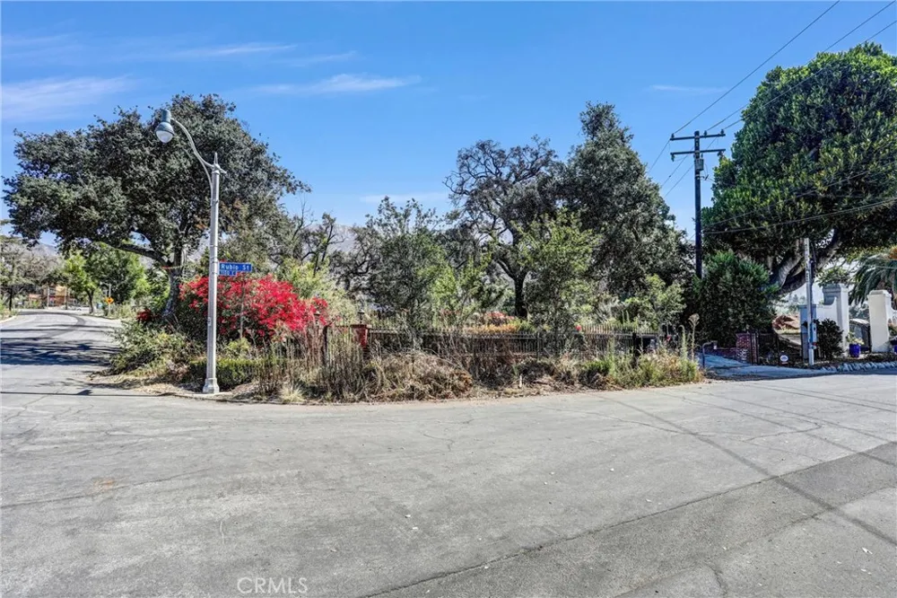 1085 Rubio Altadena, CA 91001