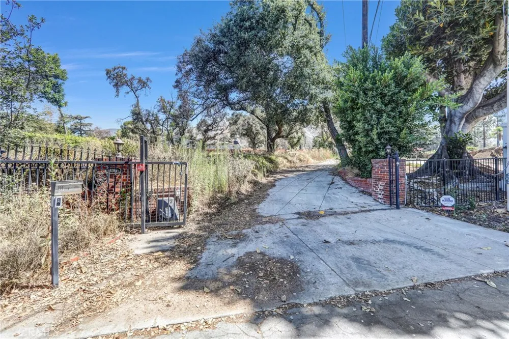 1085 Rubio Altadena, CA 91001