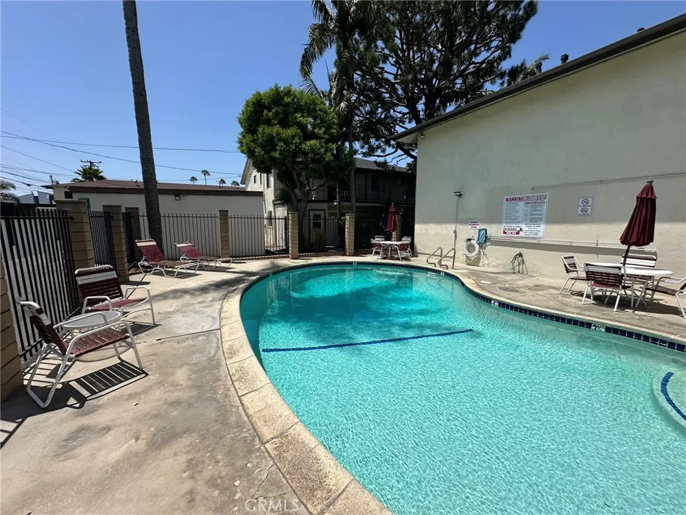 3546 Los Flores Boulevard Lynwood, CA 90262