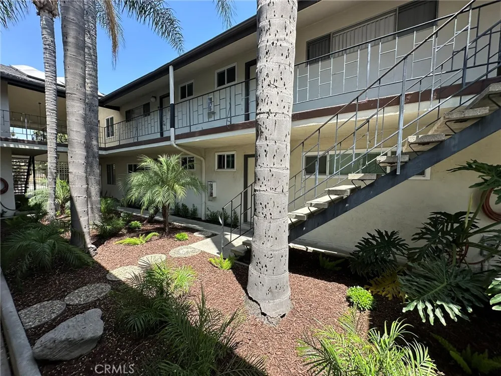 3546 Los Flores Boulevard Lynwood, CA 90262