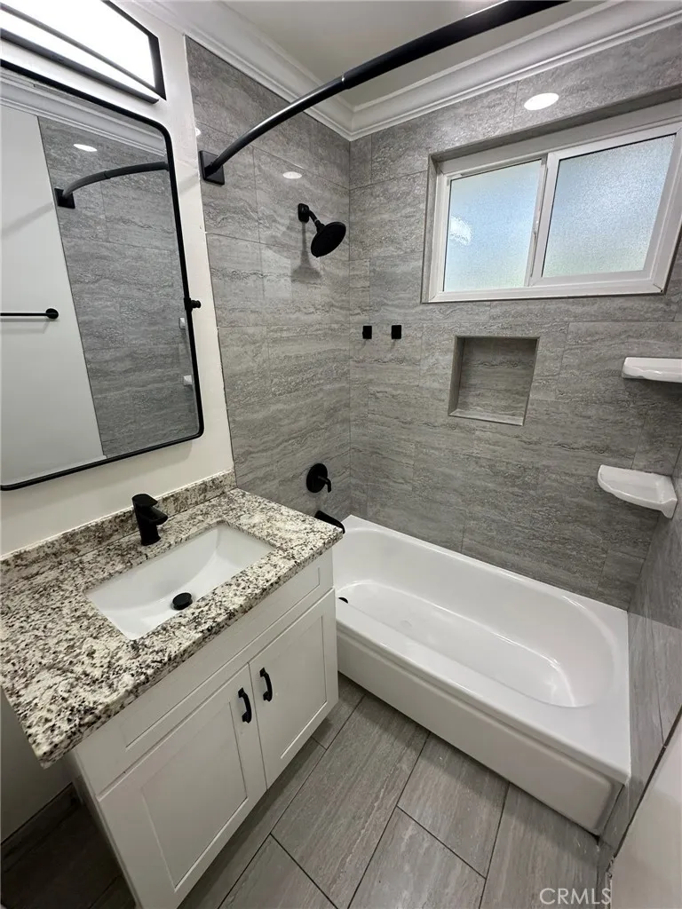 3546 Los Flores Boulevard Lynwood, CA 90262
