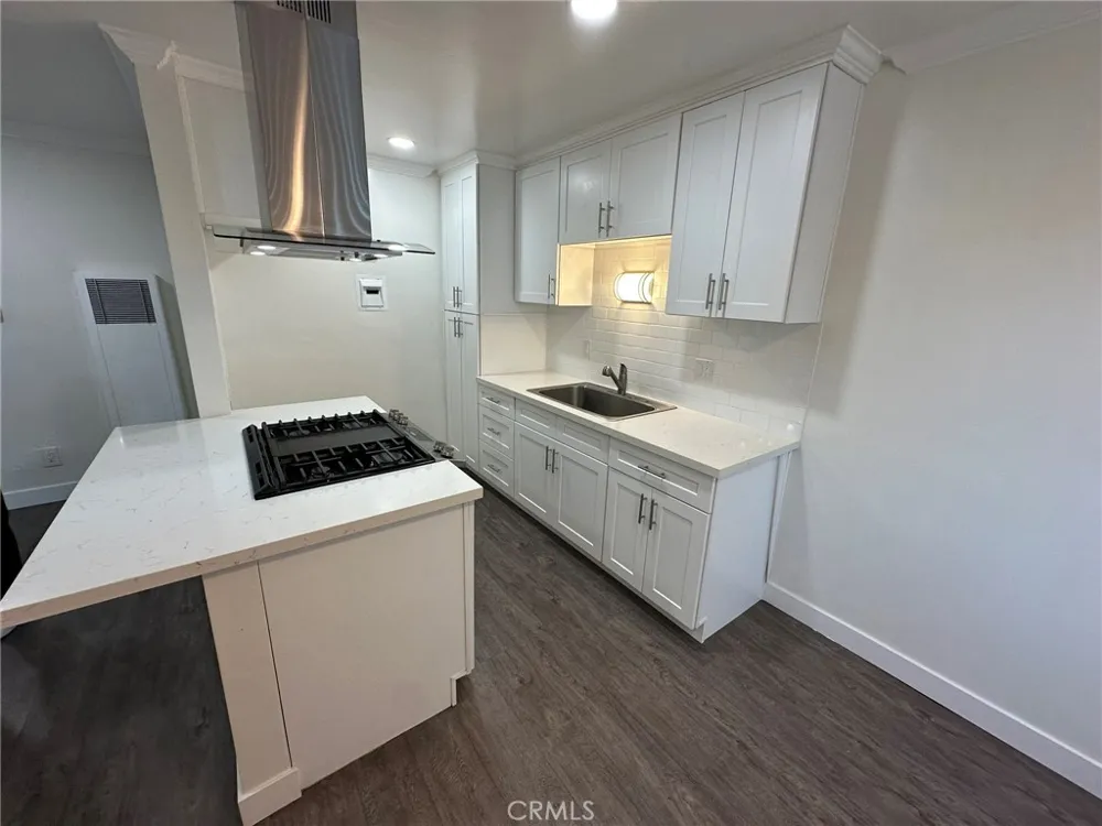 3546 Los Flores Boulevard Lynwood, CA 90262