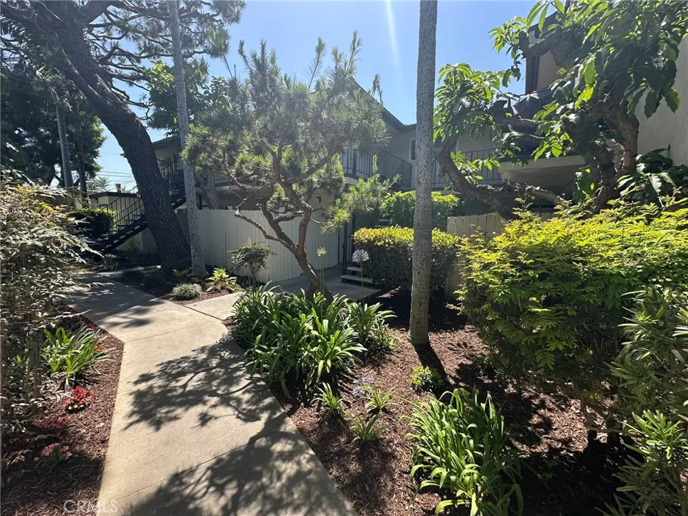 3546 Los Flores Boulevard Lynwood, CA 90262