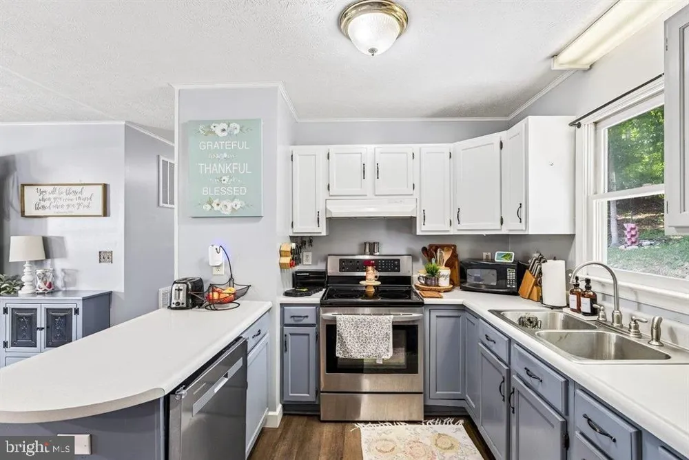 4695 E EAST SIDE HIGHWAY Grottoes, VA 24441