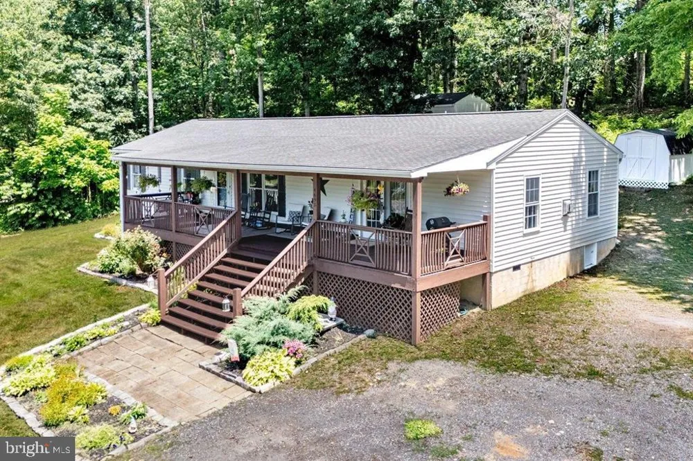 4695 E EAST SIDE HIGHWAY Grottoes, VA 24441