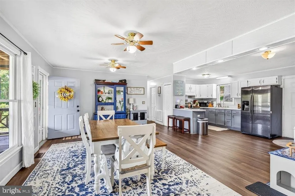 4695 E EAST SIDE HIGHWAY Grottoes, VA 24441