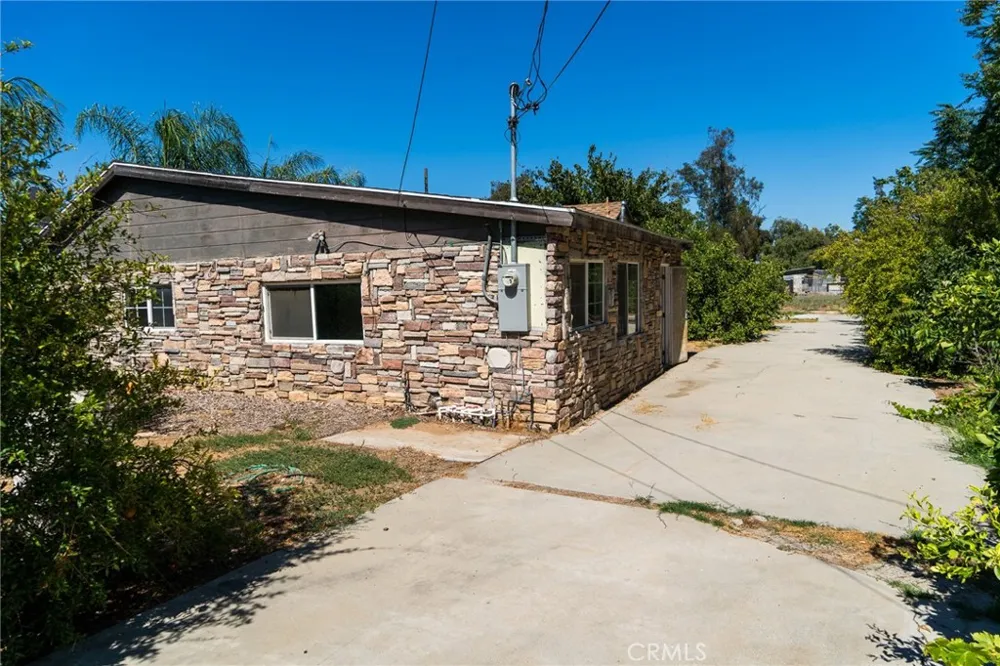 6594 Smith Jurupa Valley, CA 91752