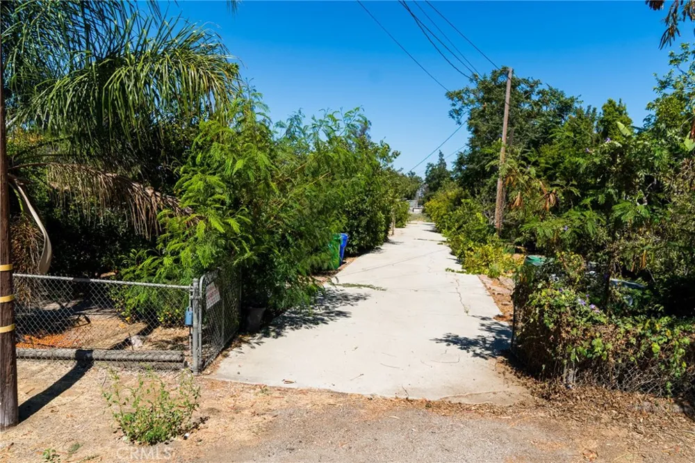 6594 Smith Jurupa Valley, CA 91752