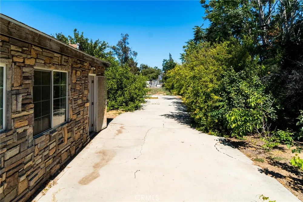 6594 Smith Jurupa Valley, CA 91752