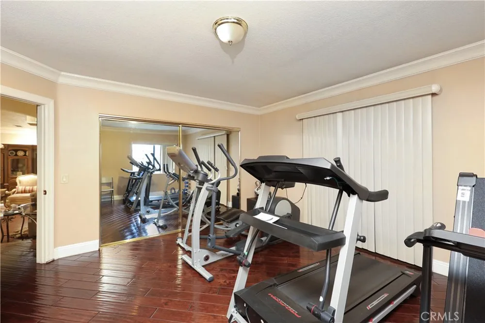 8906 Brock Avenue Downey, CA 90240