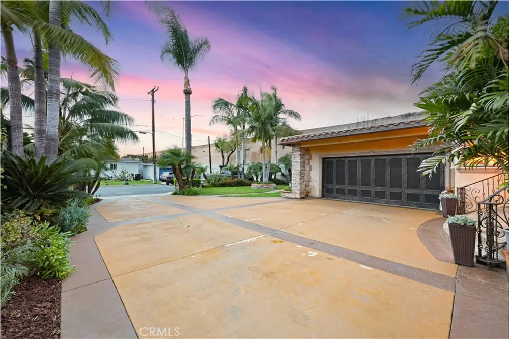 8906 Brock Avenue Downey, CA 90240