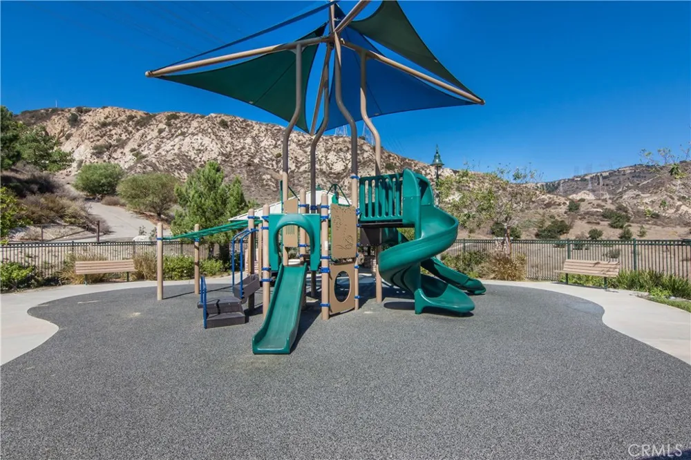 16710 Nicklaus #74 Sylmar, CA 91342