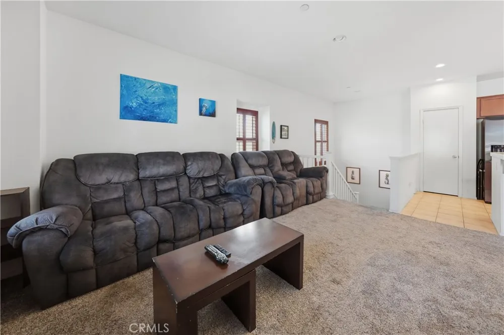 16710 Nicklaus #74 Sylmar, CA 91342
