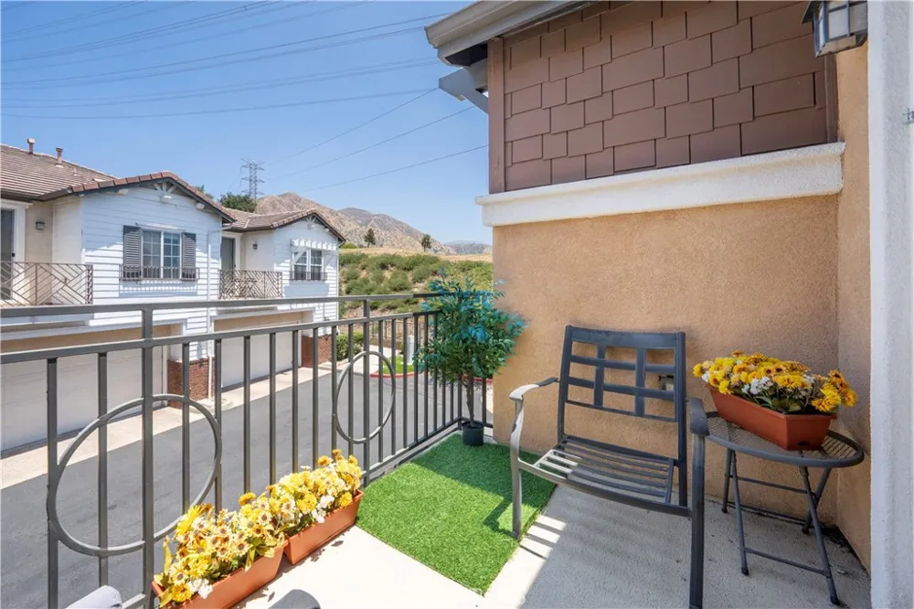 16710 Nicklaus #74 Sylmar, CA 91342