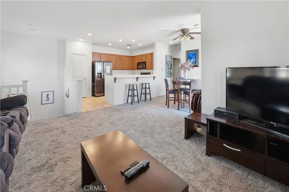 16710 Nicklaus #74 Sylmar, CA 91342