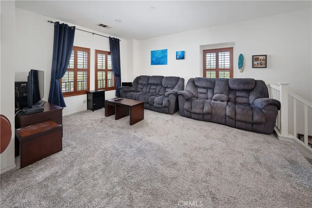16710 Nicklaus #74 Sylmar, CA 91342