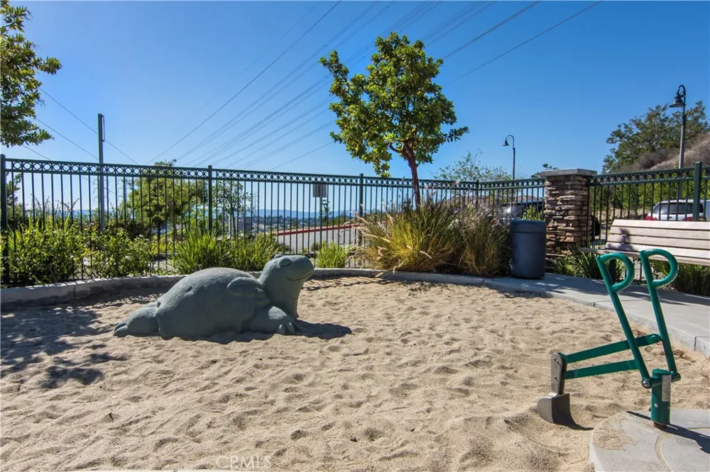 16710 Nicklaus #74 Sylmar, CA 91342