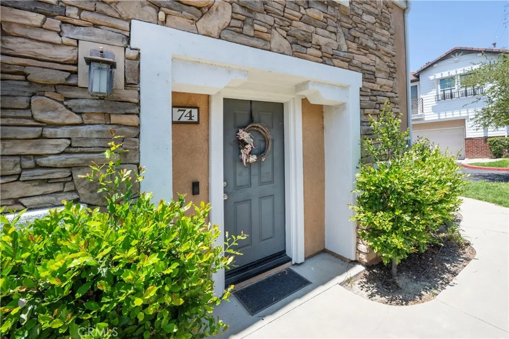 16710 Nicklaus #74 Sylmar, CA 91342