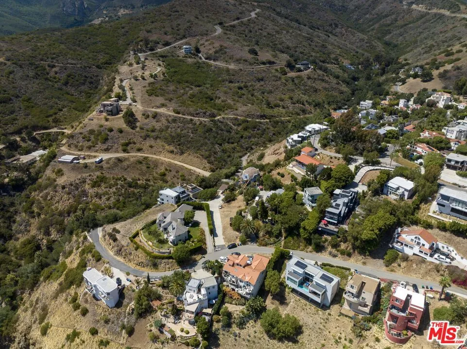 3006 Sequit Drive Malibu, CA 90265