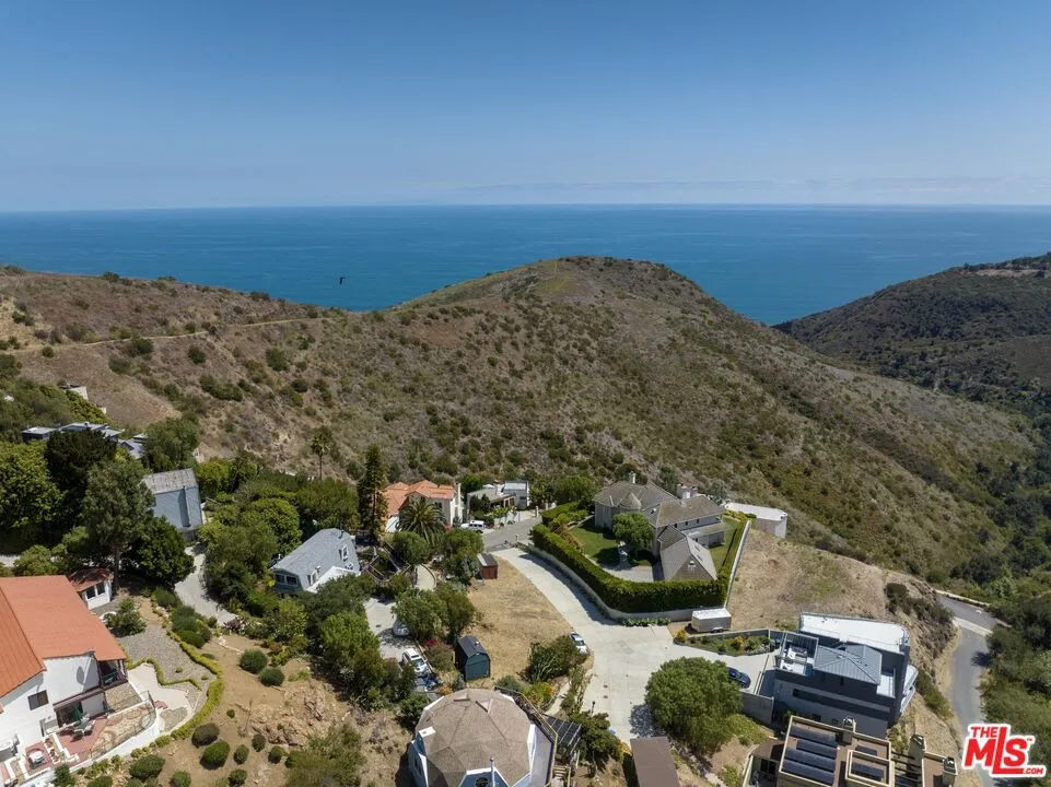 3006 Sequit Drive Malibu, CA 90265