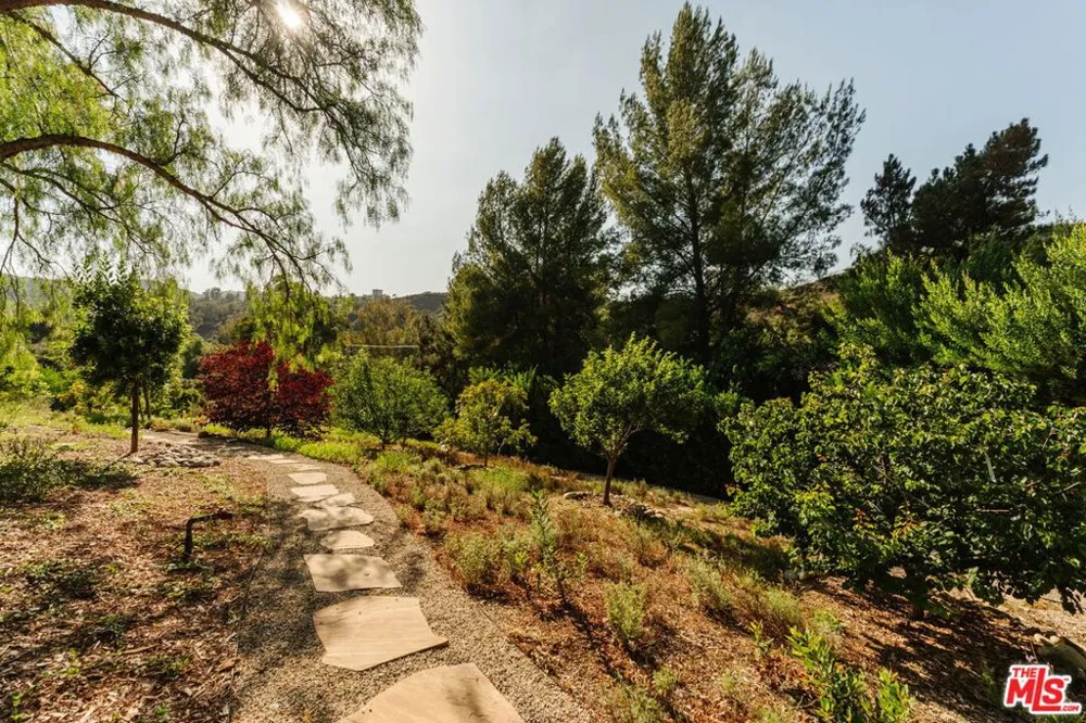 20605 Cheney Drive Topanga, CA 90290
