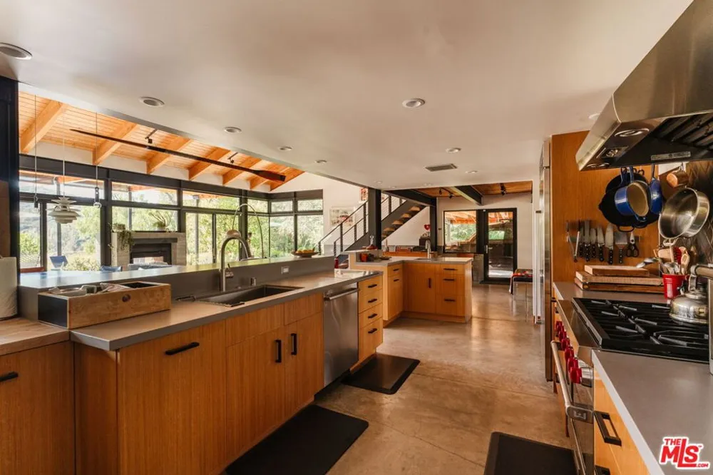 20605 Cheney Drive Topanga, CA 90290