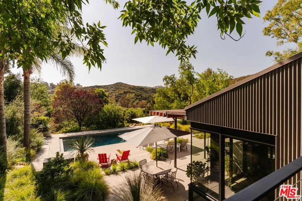 20605 Cheney Drive Topanga, CA 90290