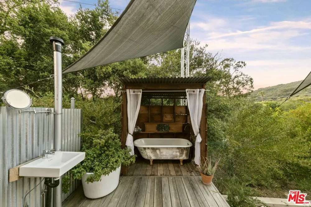20605 Cheney Drive Topanga, CA 90290