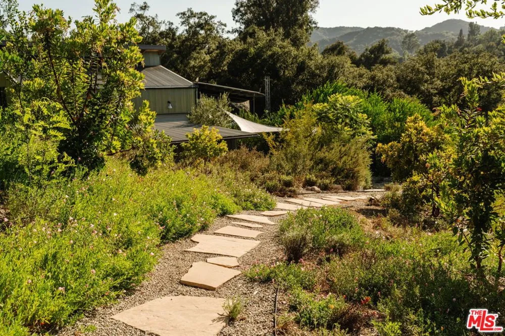20605 Cheney Drive Topanga, CA 90290