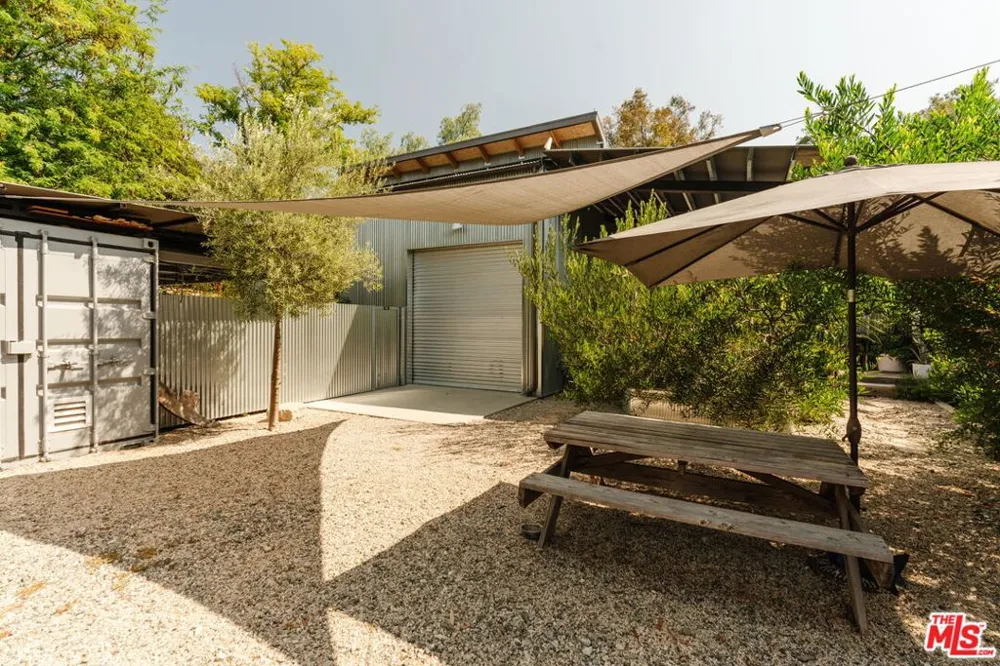 20605 Cheney Drive Topanga, CA 90290