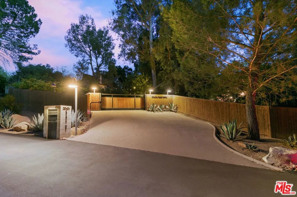 20605 Cheney Drive Topanga, CA 90290