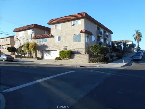 939 S Cabrillo #8