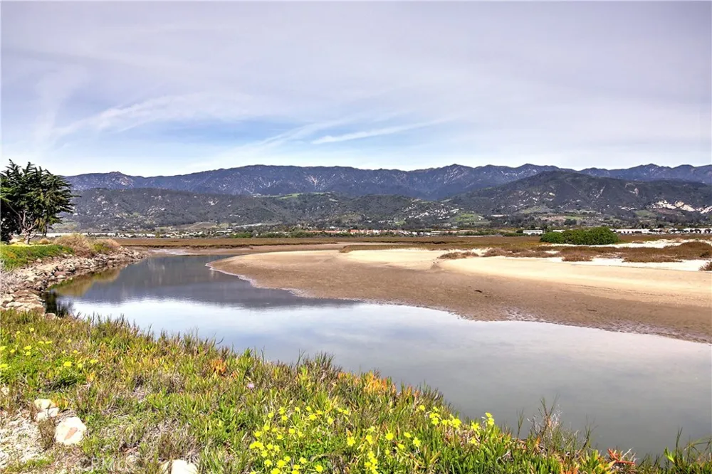 539 Sand Point Carpinteria, CA 93013