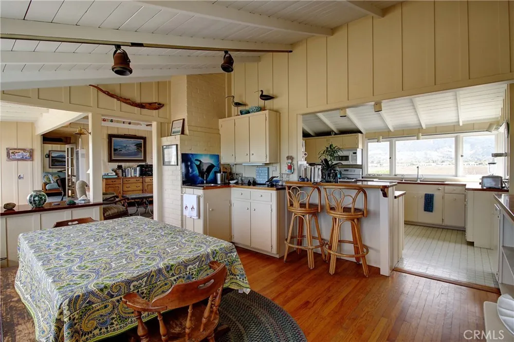 539 Sand Point Carpinteria, CA 93013