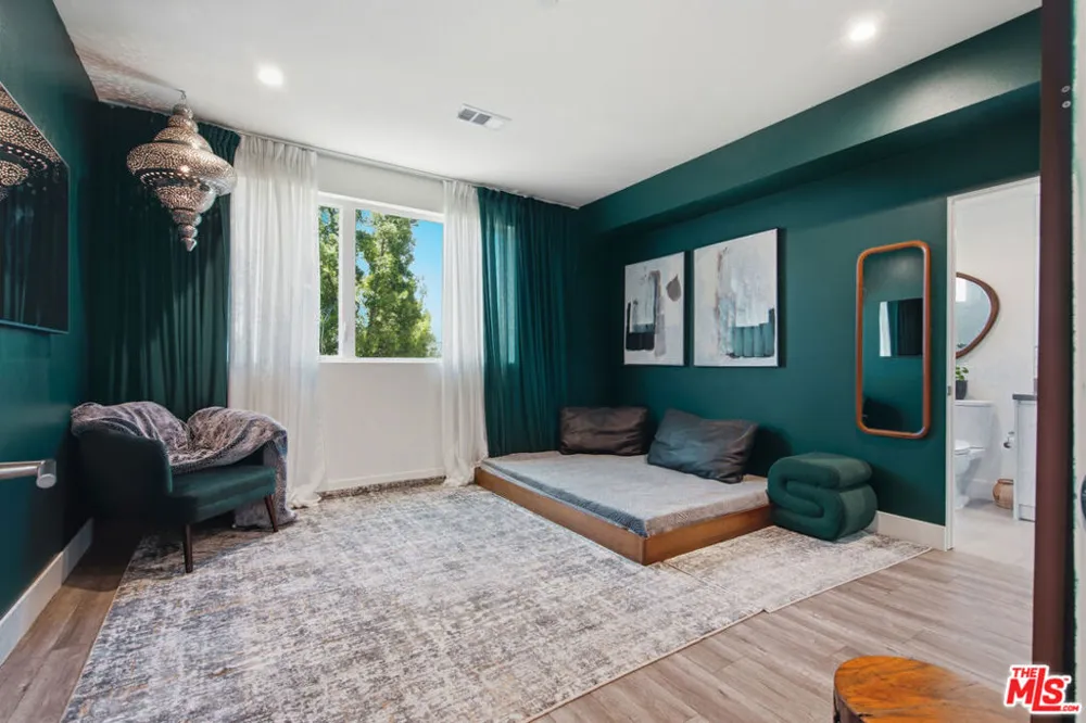 5504 W Olympic Boulevard Los Angeles, CA 90036