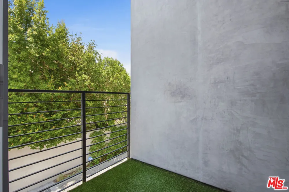 5504 W Olympic Boulevard Los Angeles, CA 90036