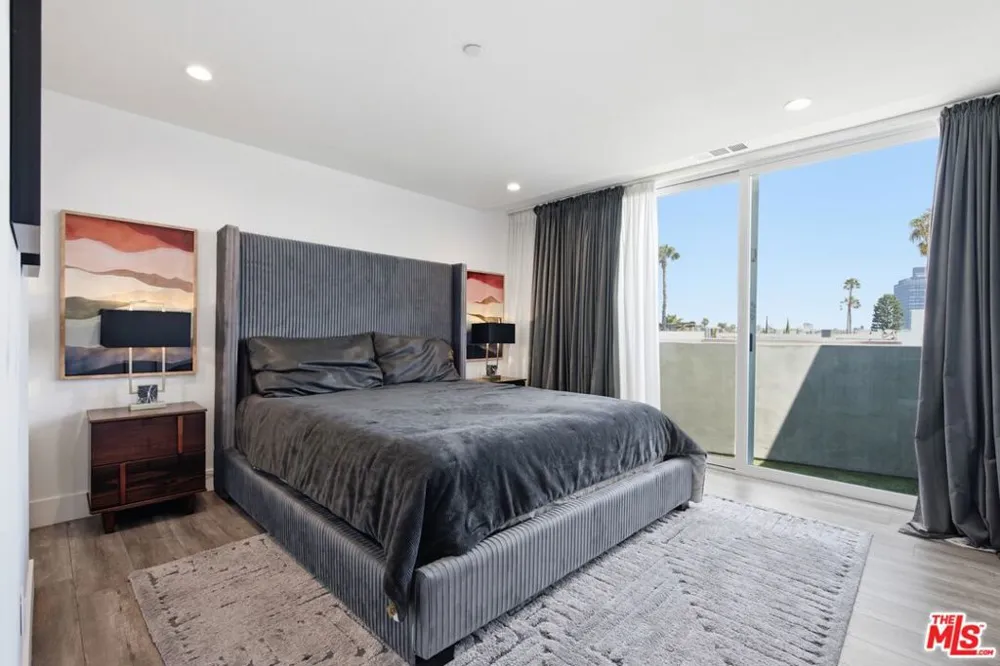5504 W Olympic Boulevard Los Angeles, CA 90036