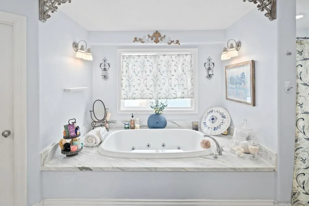 649 I Ave. Coronado, CA 92118