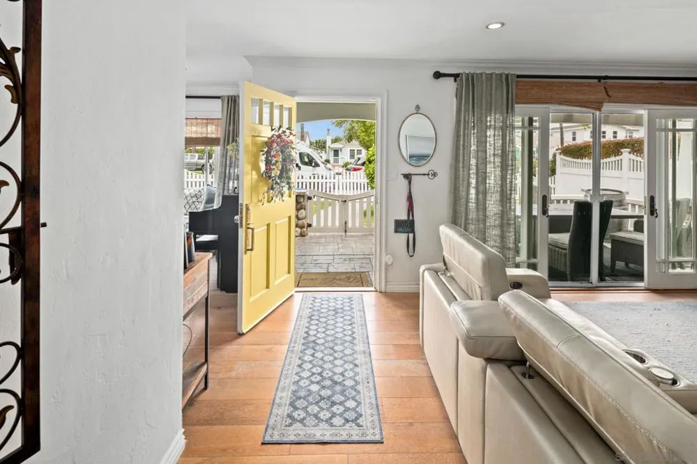 649 I Ave. Coronado, CA 92118