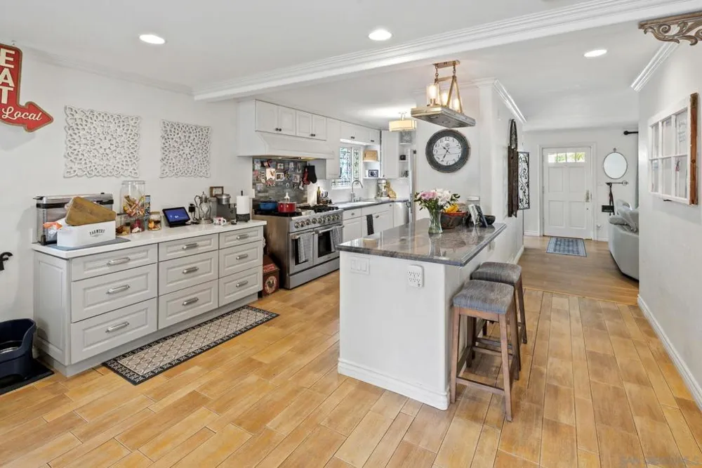 649 I Ave. Coronado, CA 92118