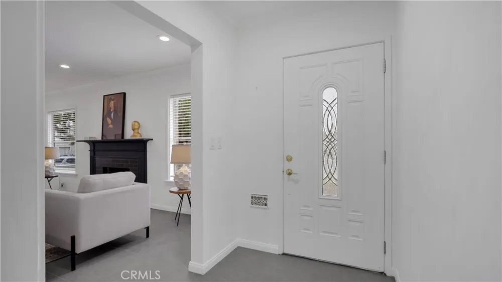 10207 Camarillo Street Toluca Lake, CA 91602